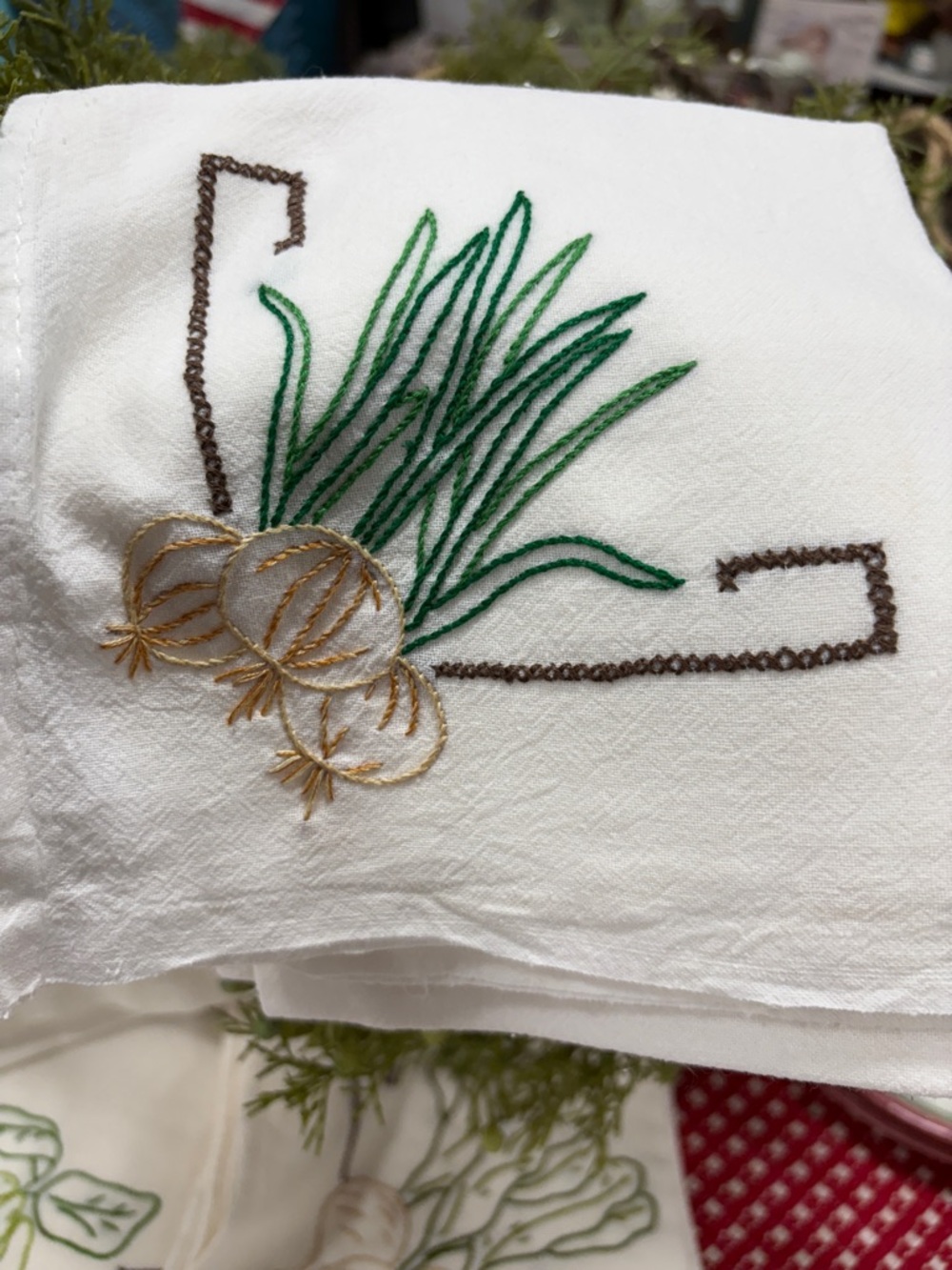 Vintage Embroidered Vegetable Kitchen Tea Towels - White - Picture 2 of 6
